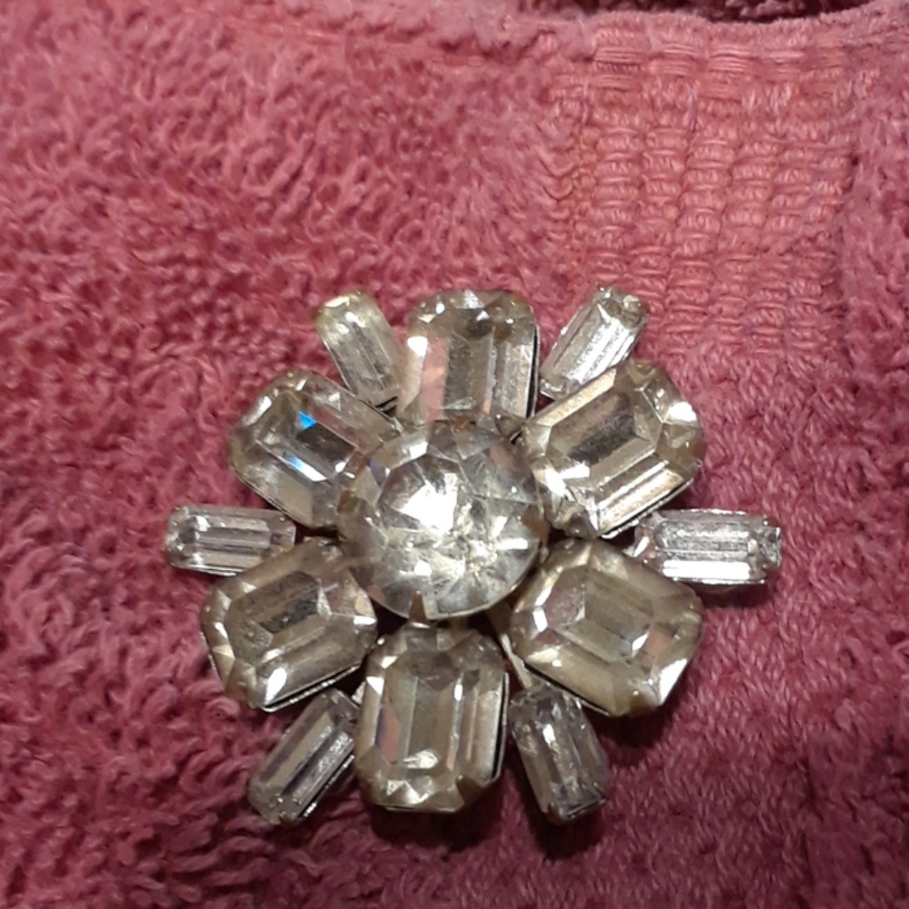 Shirt pin